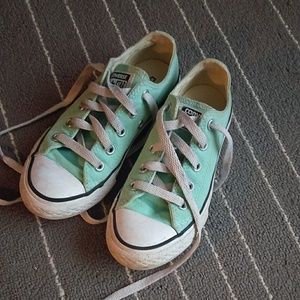 Super cute kids converse (matching pair listed)